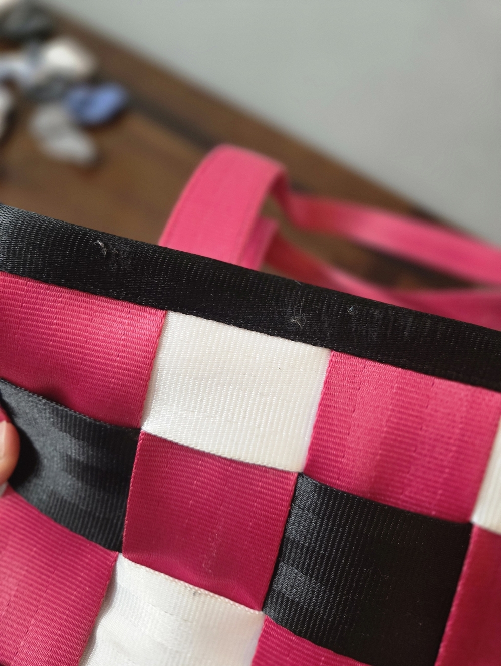 Harveys Seatbelt Bag•Limited Edition 2000s Circa Pink Black White Woven Text Bag - Picture 12 of 16